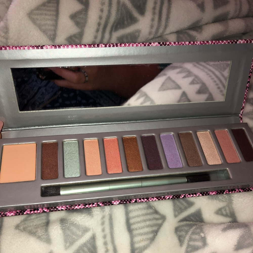 Mally eyeshadow pallet